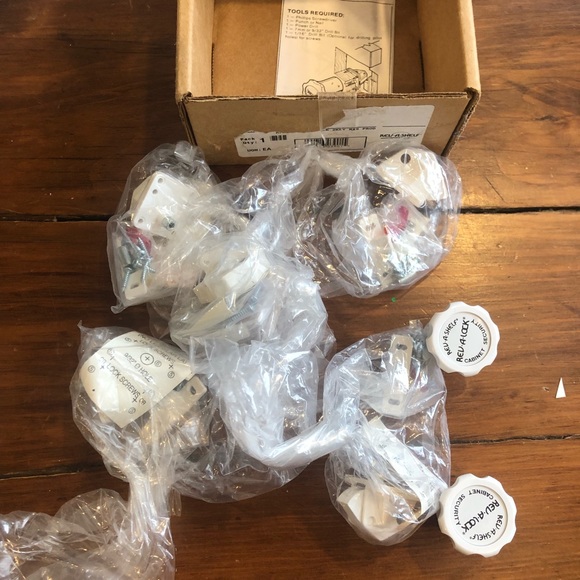 Child magnetic cabinet locks. Rev-a-shelf - Picture 4 of 6